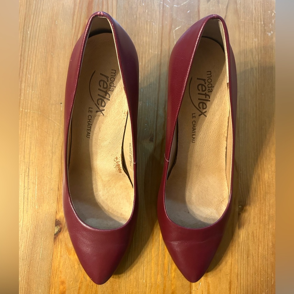 EUC Le Chateau heel pumps